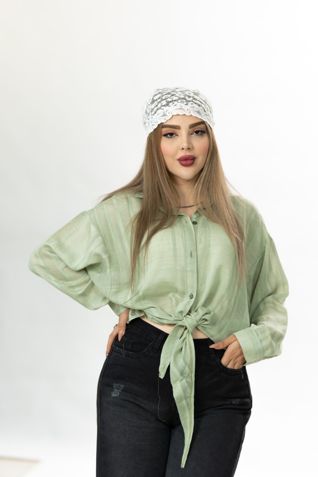 شومیز گرهی شیشه‌ای زنانه رنگ سبز پسته‌ای